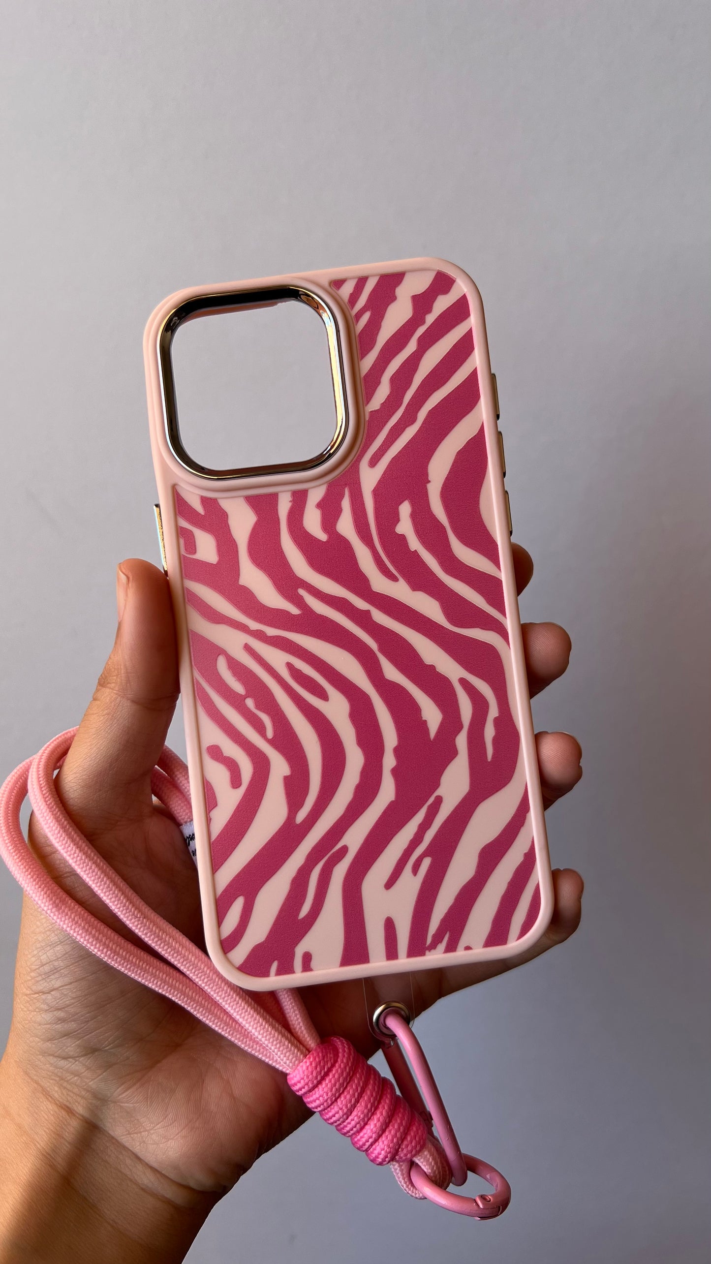 Carcasa iPhone 15 Pro Max - Cebra con Correa