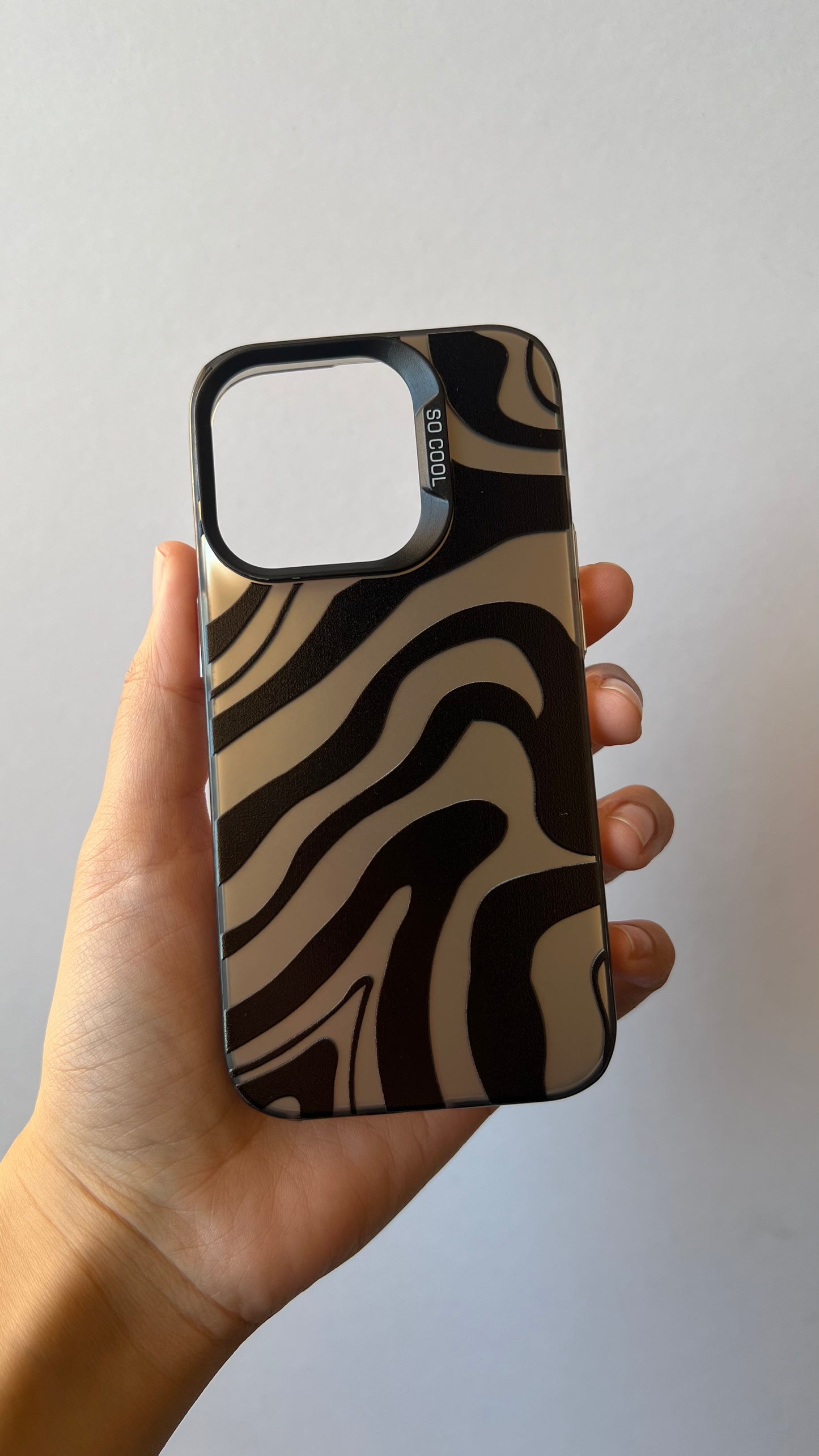 Carcasa iPhone 16 Pro - Cebra